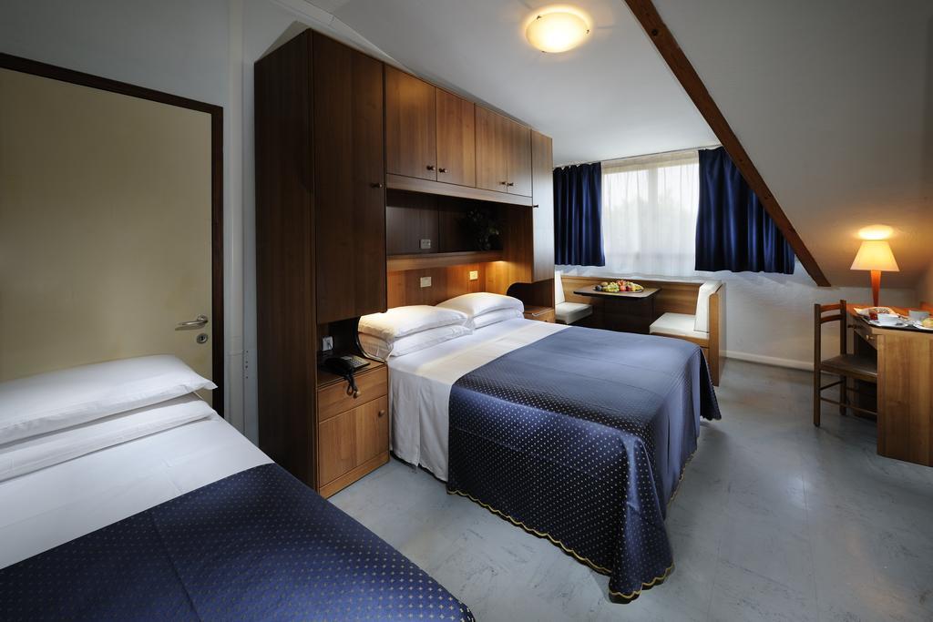 Hotel Mimosa ลินญาโน ซับเบียโดโร ห้อง รูปภาพ