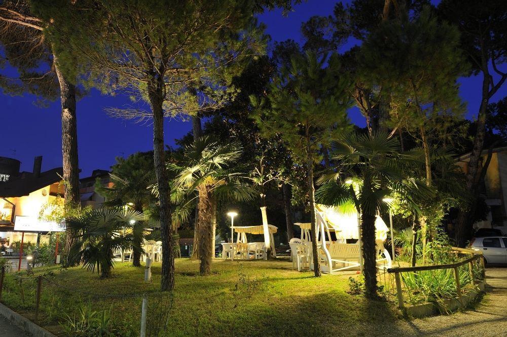 Hotel Mimosa ลินญาโน ซับเบียโดโร ภายนอก รูปภาพ
