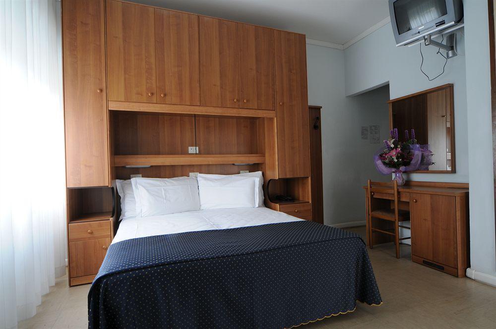 Hotel Mimosa ลินญาโน ซับเบียโดโร ภายนอก รูปภาพ