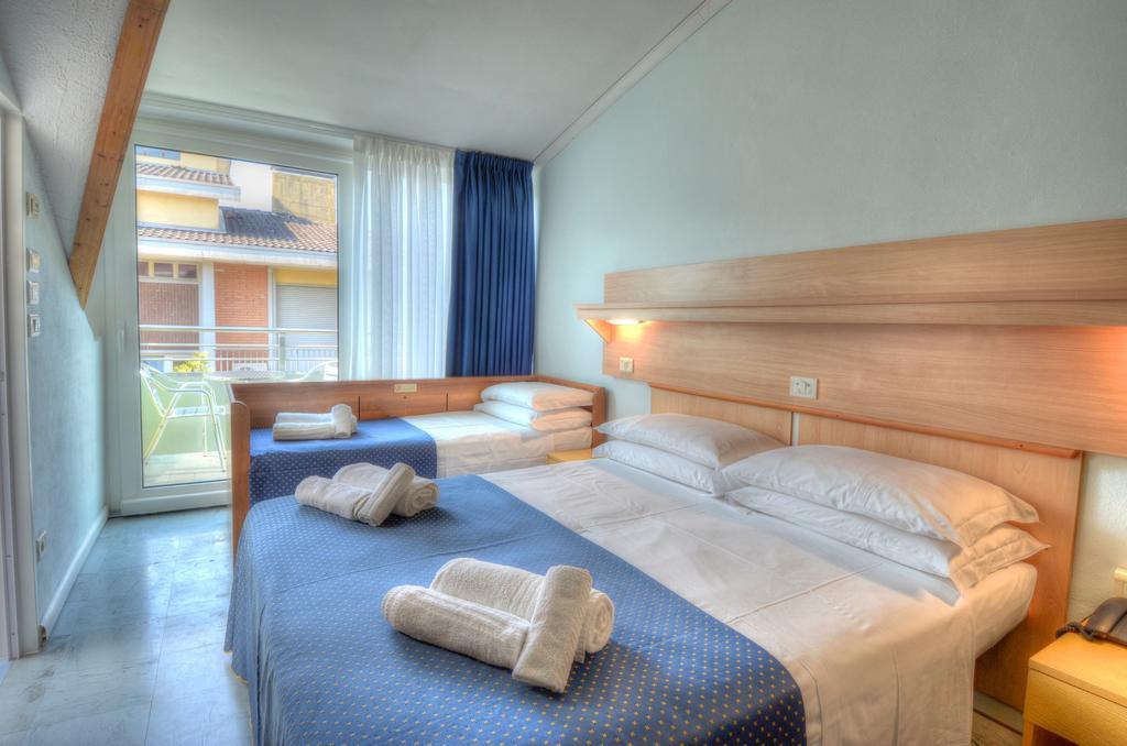 Hotel Mimosa ลินญาโน ซับเบียโดโร ภายนอก รูปภาพ