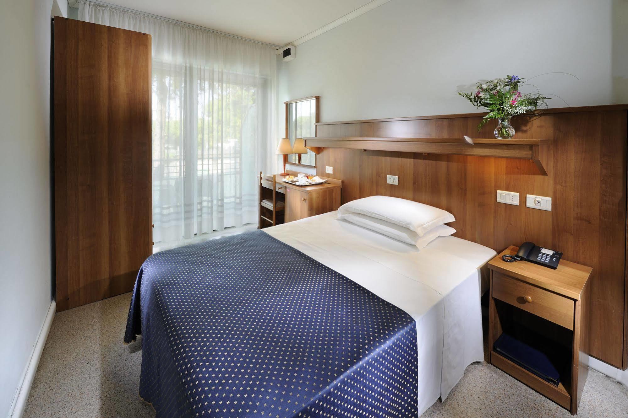 Hotel Mimosa ลินญาโน ซับเบียโดโร ภายนอก รูปภาพ