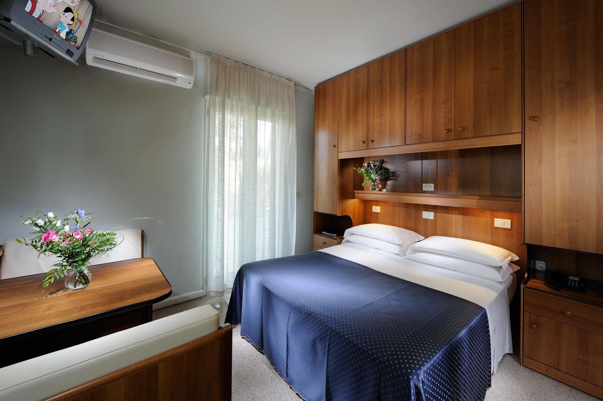 Hotel Mimosa ลินญาโน ซับเบียโดโร ภายนอก รูปภาพ