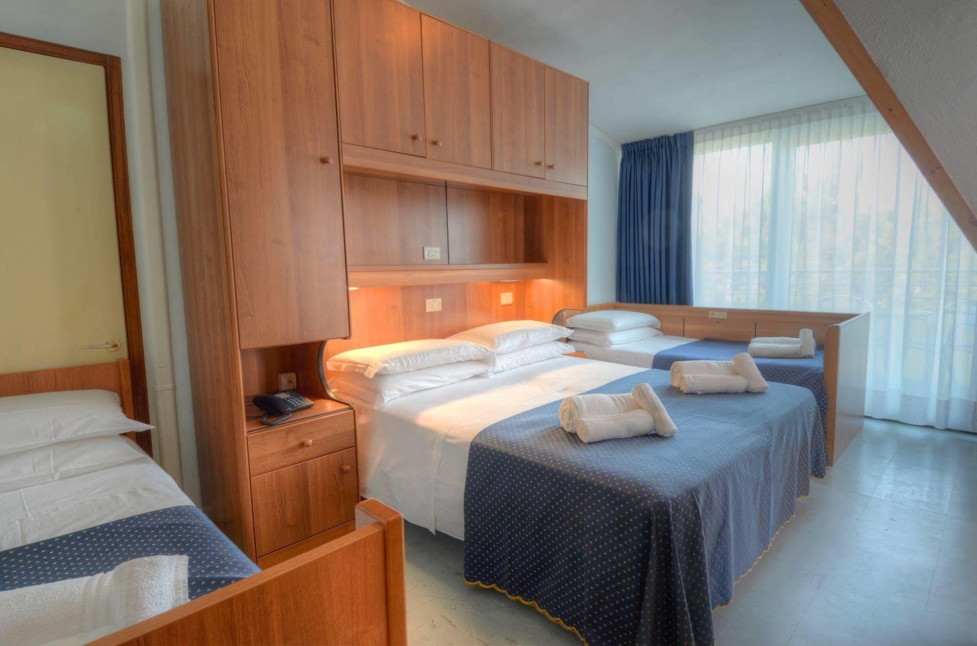 Hotel Mimosa ลินญาโน ซับเบียโดโร ภายนอก รูปภาพ