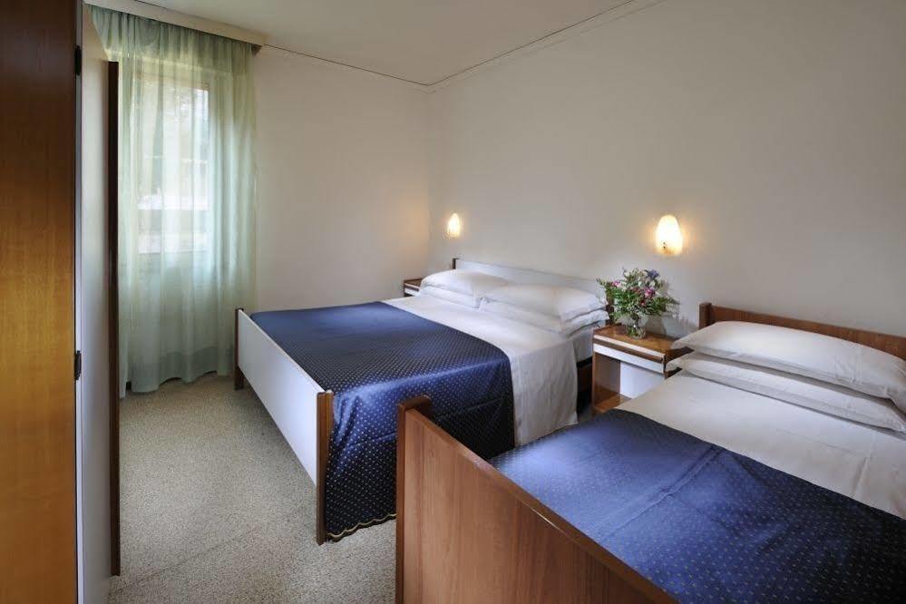 Hotel Mimosa ลินญาโน ซับเบียโดโร ภายนอก รูปภาพ