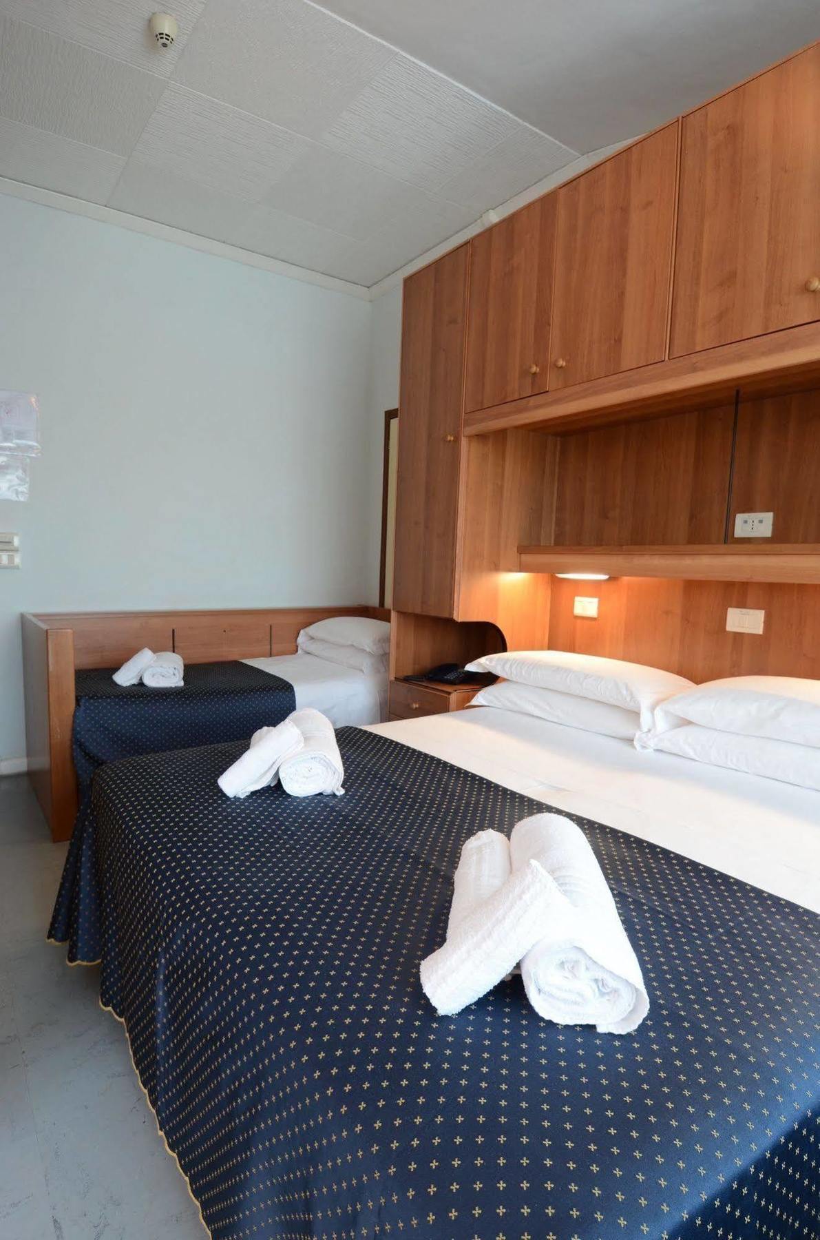 Hotel Mimosa ลินญาโน ซับเบียโดโร ภายนอก รูปภาพ