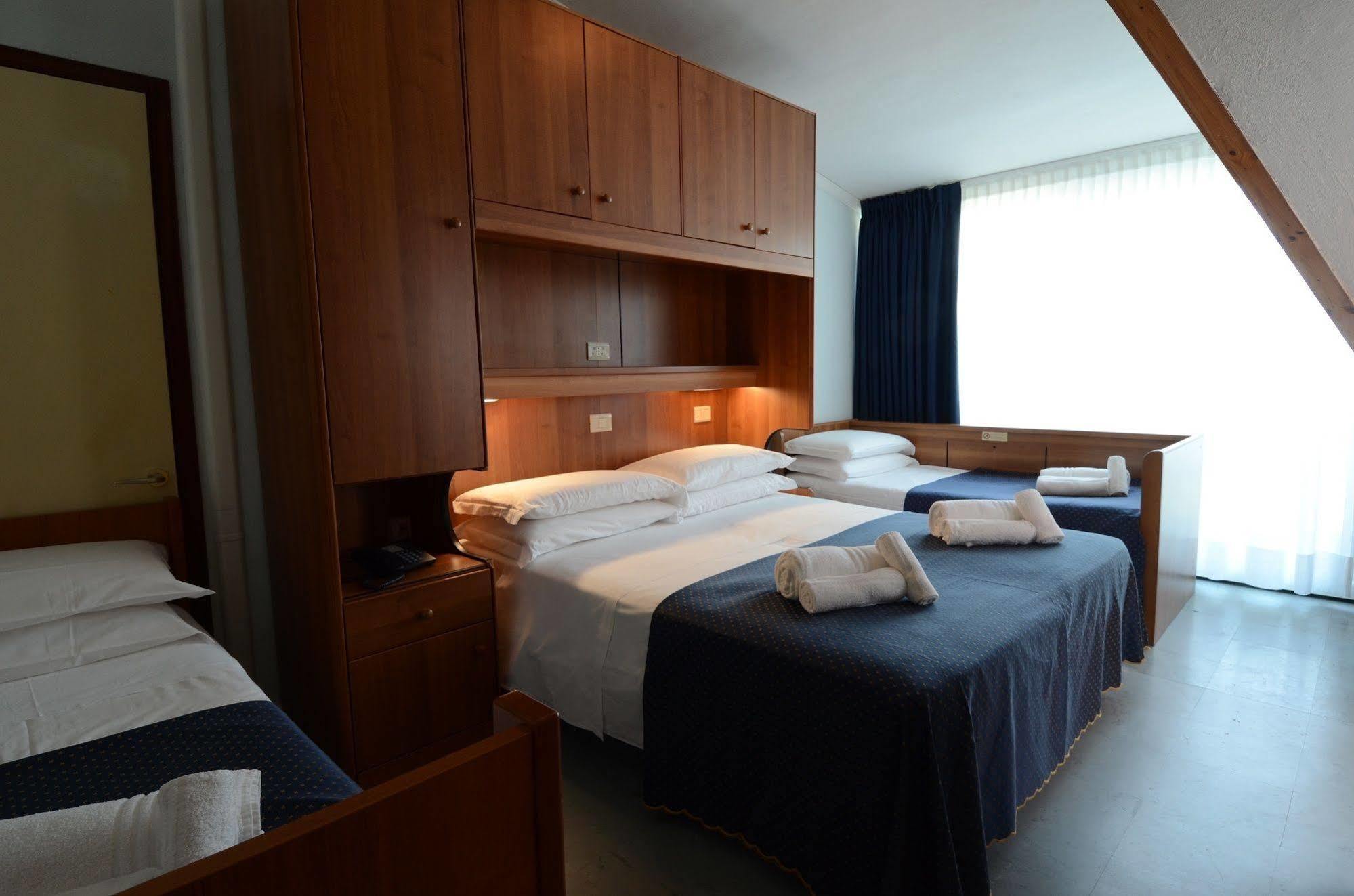 Hotel Mimosa ลินญาโน ซับเบียโดโร ภายนอก รูปภาพ