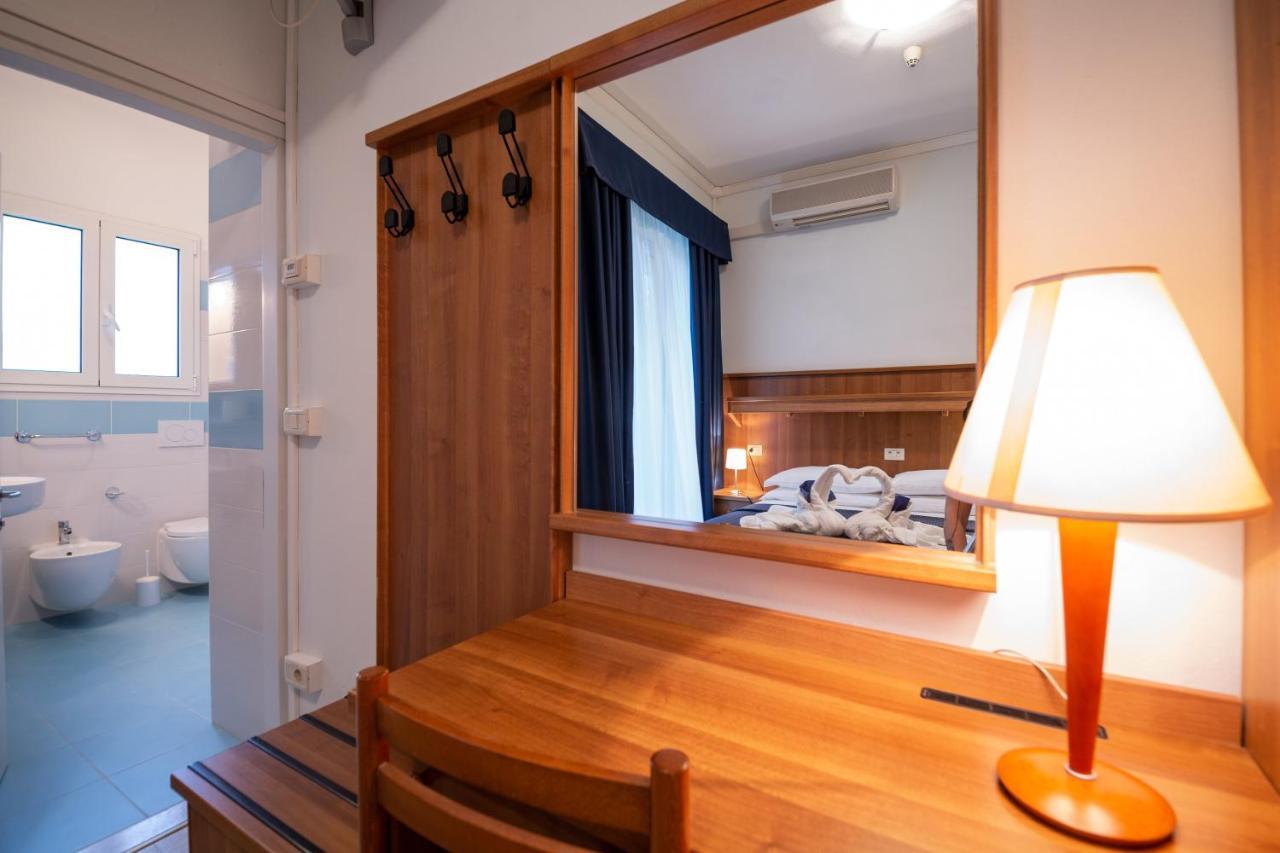 Hotel Mimosa ลินญาโน ซับเบียโดโร ภายนอก รูปภาพ
